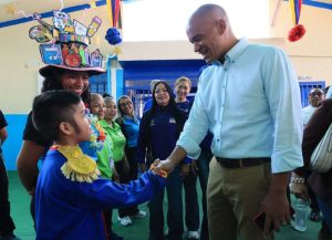 Ministro de Educación exige respeto por el tiempo escolar