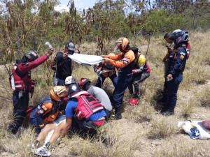 Murió entrenador de beisbol menor al chocar su moto contra un muro