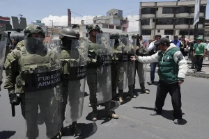 Noboa dice que no cederá "ni un milímetro" pese a paro nacional