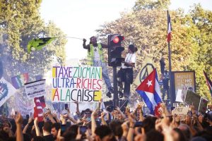 Ola de protestas sacude al Gobierno de Macron