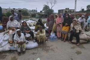 Pakistán evacua 25.000 personas ante amenazantes inundaciones