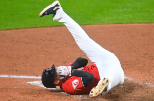 Un beisbolista recibió un brutal pelotazo a 160 km/h en la cara y fue hospitalizado