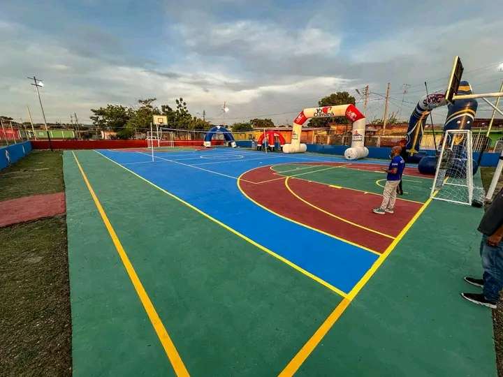 Plan "Mi cancha bonita" abordará 100 recintos deportivos en Sucre
