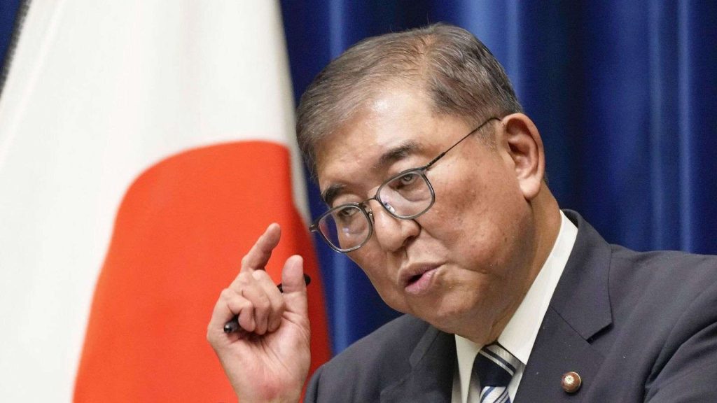 Renuncia primer ministro de Japón en medio de fuertes presiones