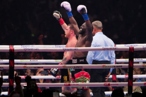 La fortuna que ganó Canelo Álvarez tras perder el título unificado de los supermedianos y el anillo 'estilo Super Bowl' para Crawford