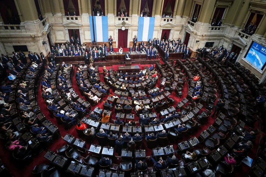 Senado argentino aprueba proyecto de ley que limita los decretos presidenciales