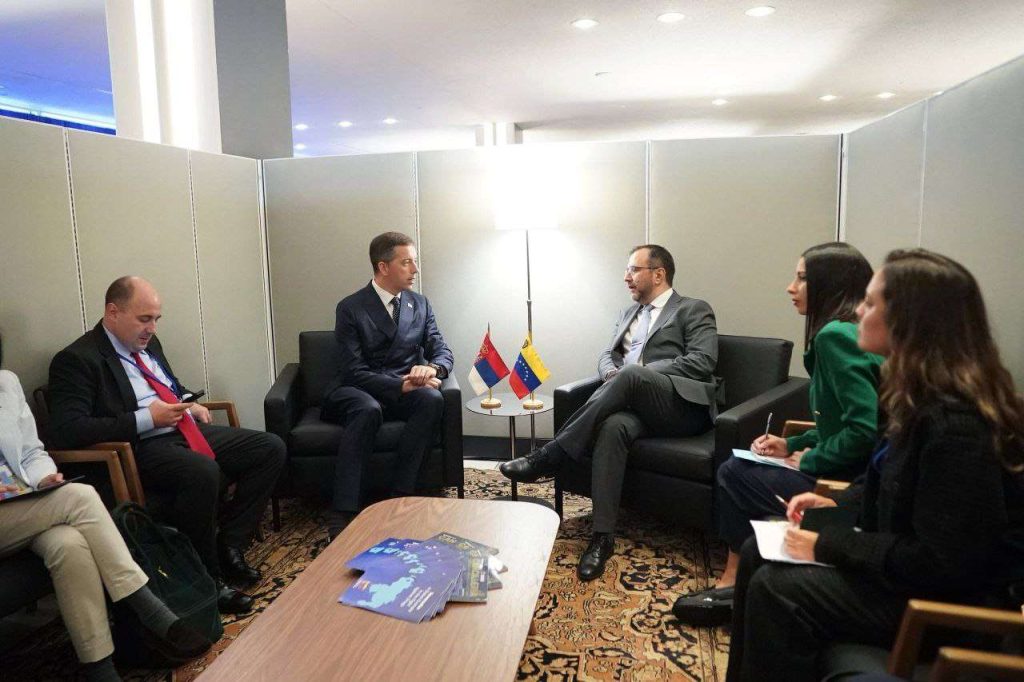 Venezuela fortalece lazos de cooperación con EAU y Surinam