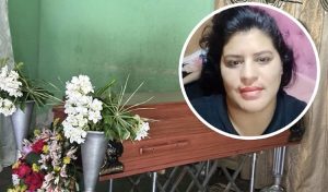 'Traté de agarrarla, pero la camioneta se la llevó'