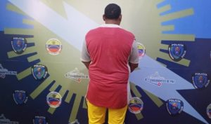 Amenazaba a su hijastra con quemarla si contaba las aberraciones que le hacía