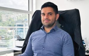 Gala en la Sorbona y reconocimiento a Jonathan Ibarah Salim como Personalidad del Año