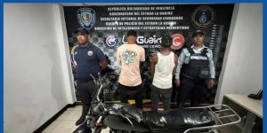 Dos sujetos atropellaron a un niño de 7 años mientras hacían motopiruetas en La Guaira