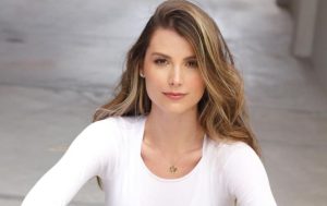 Stefania Fernández anuncia la retirada de sus implantes mamarios y su lucha por la salud