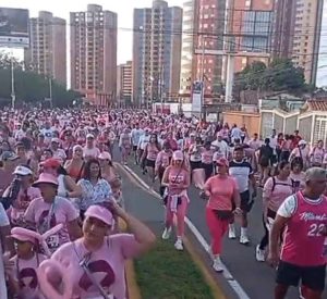 14 mil maracuchas vestidas de rosa marcharon contra el cáncer de mama