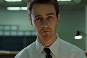 David Fincher pensaba que el primer guion de 'El club de la lucha' era "patético". No solo tenía razón, sino que hizo un cambio que salvó la película