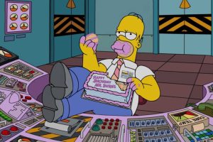 cómo es posible que Homer haya mantenido su trabajo siendo tan patán