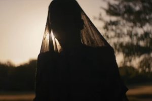 Es una de las películas de terror más polémicas del año, firmada por un veterano del género, y acaba de estrenarse por sorpresa en España