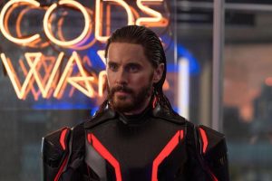 Creo que 'Tron: Ares' podría haber innovado en la franquicia pero en su lugar ha tomado la opción fácil: convertirse en simple contenido fácil