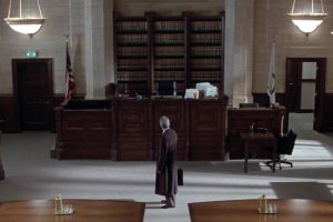 Últimos días para ver en Netflix el impresionante debut de Edward Norton. Un drama judicial con un final inolvidable