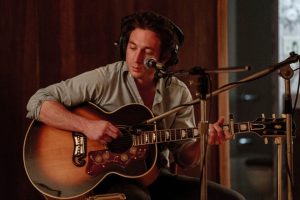 'Springsteen: Deliver me from Nowhere' (2025), crítica | No es el biopic al que Hollywood nos ha acostumbrado, pero cae en los tópicos de cualquier cebo para los Óscar