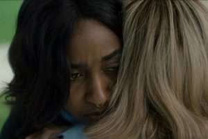 'Caza de brujas' nos quiere provocar mientras analiza la cultura de la cancelación, pero el thriller acaba convertido en un intento de melodrama almodovariano