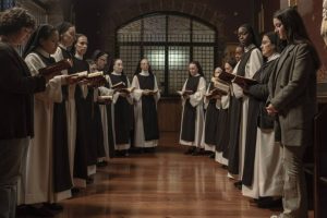 'Los Domingos' (2025), crítica | Inabarcable, polémica y fabulosa. Una maravilla que cimenta a Alauda Ruiz de Azúa como la voz más definitoria de su generación