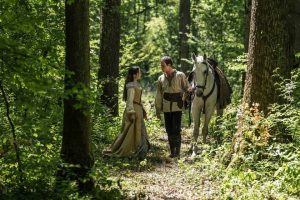 En 4 días se estrena una de las series de aventuras más grandes del año. La reinvención de una leyenda de 600 años con un actor de 'El señor de los anillos'