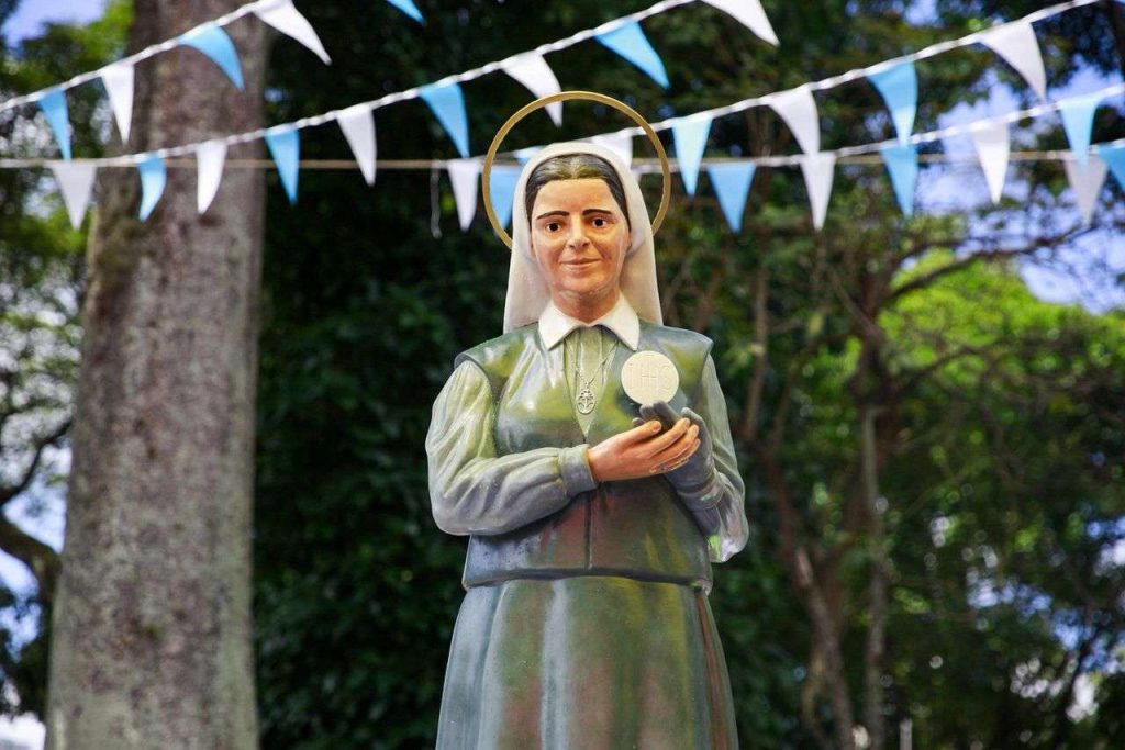 Alcaldía de Baruta honra a Santa Carmen Rendiles con nueva Escultura