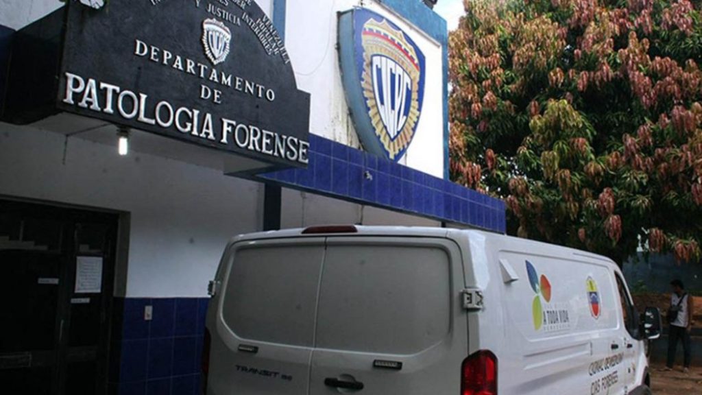 Exigía 100 dólares por camión a comerciantes