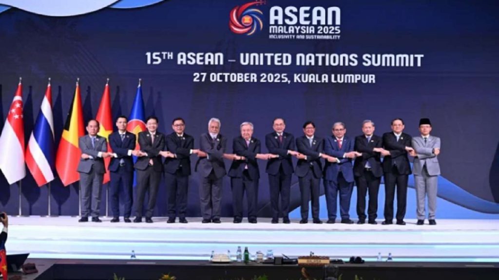 China y Asean actualizan acuerdo de libre comercio