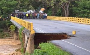 Colapsa puente El Corozo en la Troncal 005 en Barinas tras fuertes lluvias
