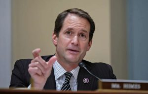 Congresista de EEUU califica de "asesinatos ilegales" ataques en el Caribe