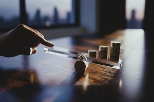 Héctor Andrés Obregón Pérez - Economía mixta; Equilibrio entre libertad y control - FOTO