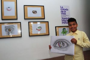 “Dibujo emociones reflejadas en los ojos”