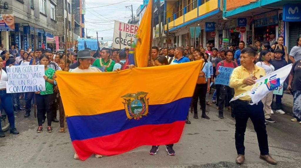 Indígenas de Ecuador se mantienen en resistencia