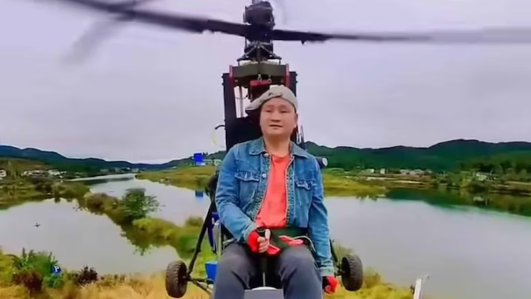 Quién era el influencer chino de 55 años que transmitió en vivo su muerte tras estrellarse su avión ultraligero casero