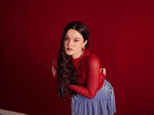 Joaquina le canta a los dilemas sentimentales en 'Los 41'