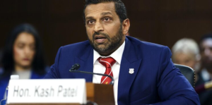 Director del FBI afirma que están bloqueando cada dólar, cuenta y facilitador de Nicolás Maduro