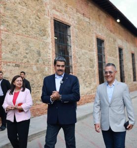 Maduro reinaugura el Cuartel San Carlos