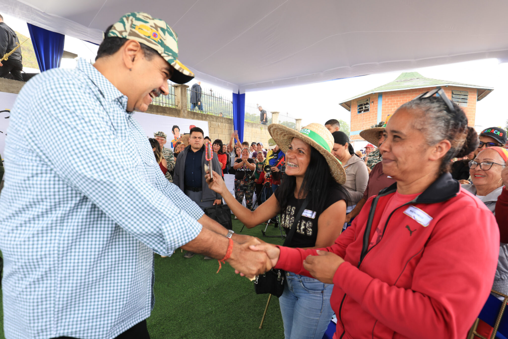 Maduro: todas las comunidades del país deben consolidar el modelo de la Ciudad Comunal