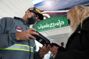 Más 150 migrantes venezolanos regresaron desde Estados Unidos