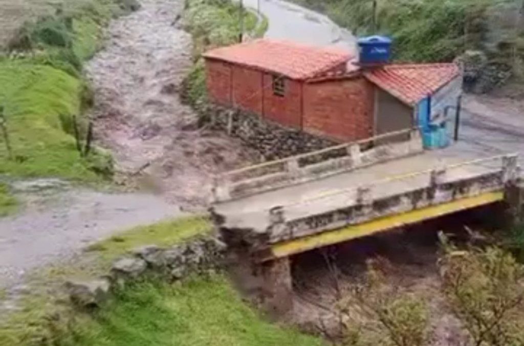 Fuertes lluvias en Mérida causan desbordamientos y daños en las carreteras