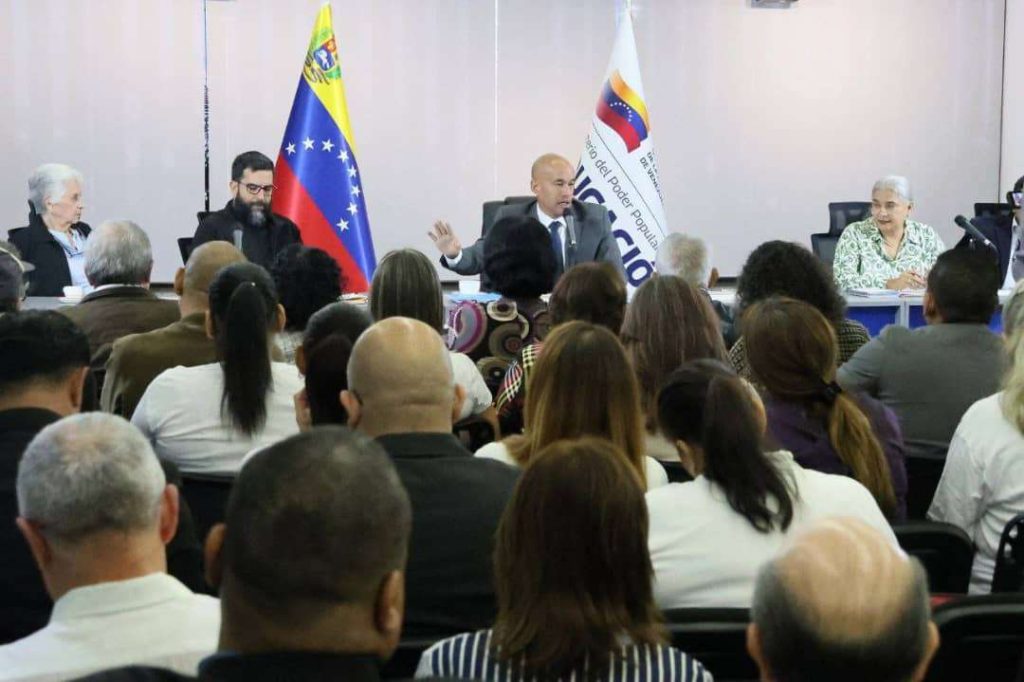 Ministerio de Educación inició debate público sobre el impacto de las tareas