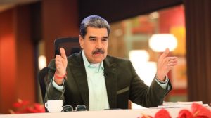 Nicolas Maduro llama a 'una huelga general obrera y campesina' en caso de una agresión de EEUU