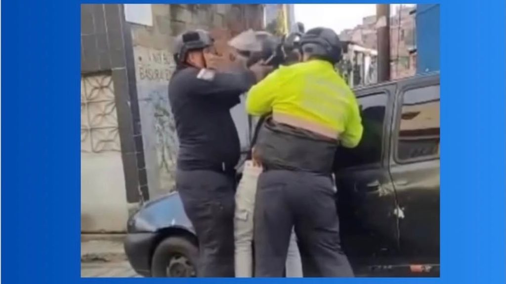 Orden de aprehensión contra 2 PNB por agredir y humillar a un ciudadano