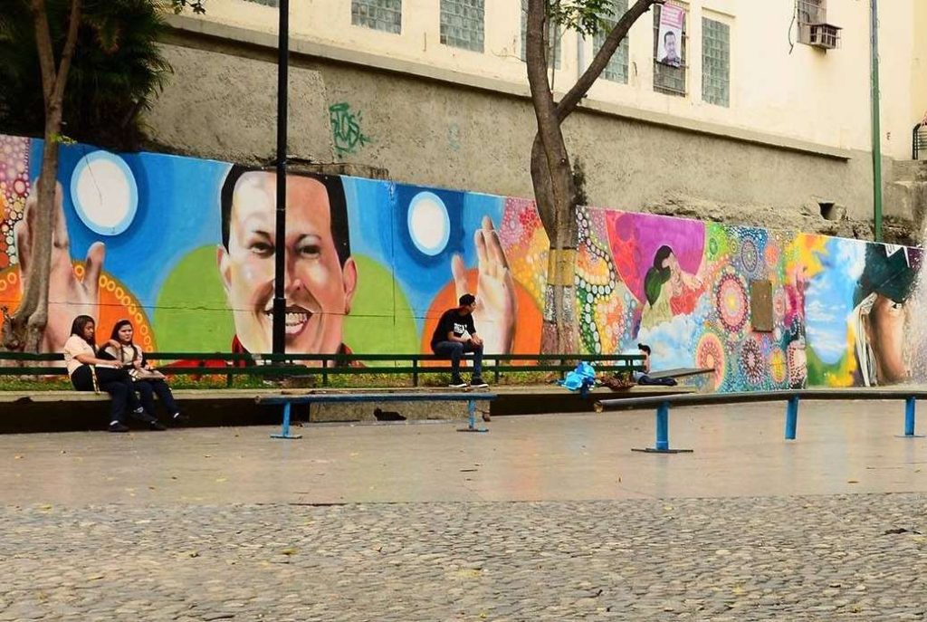 Remozan la plaza Lina Ron en Santa Capilla