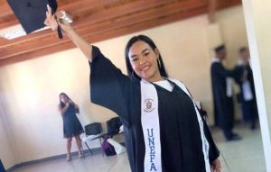 Su pareja le roció gasolina y le prendió fuego