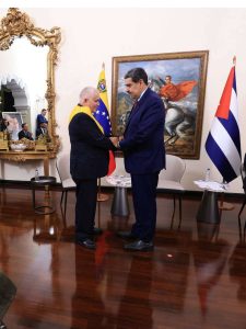 Venezuela confiere máxima distinción Diplomática a Embajador de Cuba