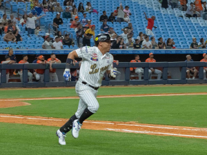 Wilfredo Tovar dejó atrás marca de hits de Jesús Guzmán