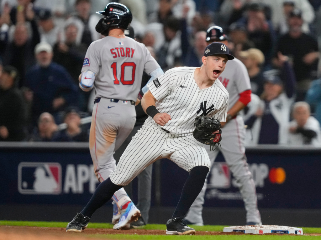 Yankees da golpe de autoridad y avanza a la Serie Divisional