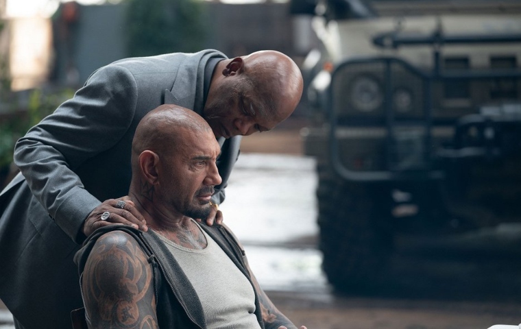 J.J. Perry dirige un explosivo viaje de acción y ciencia ficción